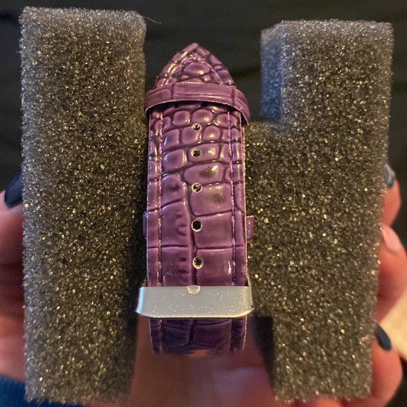 New watch in box with purple band - Picture 2 of 3